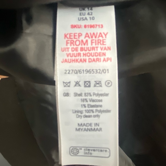 New Look Long Black Blazer Size 10 in excellent preowned condition as shown. - Picture 4 of 4